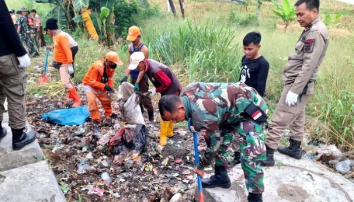 Gotong Royong Bakti Teritorial Prima: Wujud Sinergi TNI, Polri, Pemerintahan, Ormas dan warga Desa Waringin Jaya Kedungwaringin