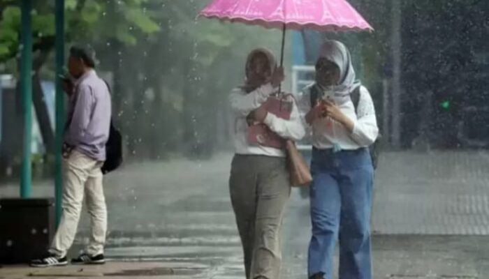 Hari Ini, BMKG: Masyarakat agar Waspada Potensi Cuaca Ekstrem Hujan Turun Merata Disertai Petir dan Angin Kencang