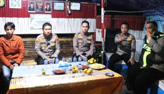 Sambangi Pos Kamling: Kapolres Cilegon Rutin Patroli Malam, Ajak Masyarakat Tingkatkan Kewaspadaan