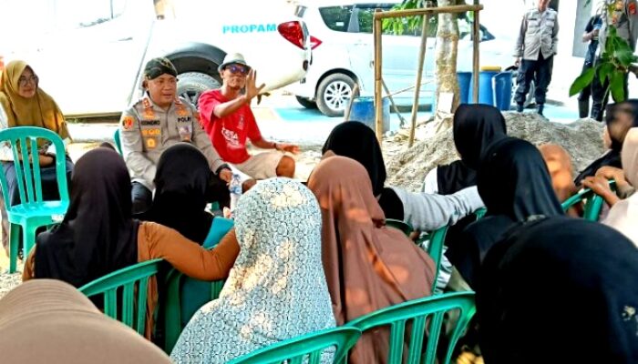 Kapolres Condro Sasongko Silaturahmi Bersama Emak-Emak Pengrajin Limbah Kertas dan Pupuk Briket “Pak Bhabin”