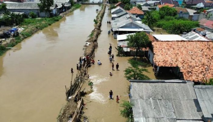 Tanggul Jebol, Kabupaten Bekasi Diterjang Banjir