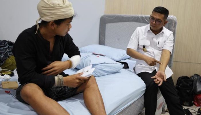 Gubernur Banten Jenguk Revan, Warga Baduy Korban Pembacokan di Jakarta