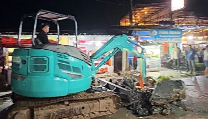 Kapolres Condro Kirim Excavator Atasi Perkampungan di Pamarayan Serang Banten Tergenang Banjir