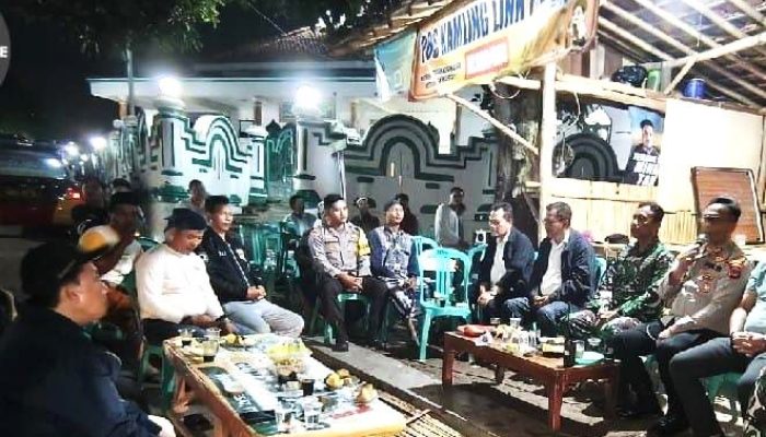 Forkopimcam Cibeber Sambang Pos Siskamling Ciptakan Situasi Kondusif dan Aman