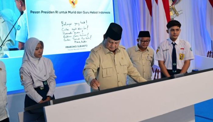 Gebrakan Dunia Pendidikan, Presiden Prabowo Luncurkan Program Digitalisasi Pembelajaran Nasional di SMPN 4 Kota Bekasi