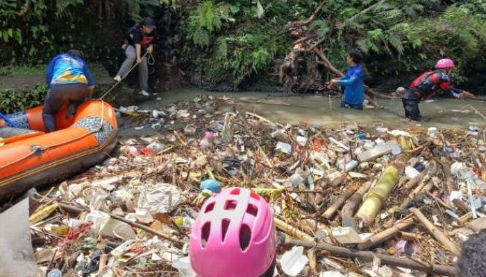 Kembali Dipenuhi Sampah, Relawan Soroti Pentingnya Masyarakat Jaga Manfaat Sungai Cibanten