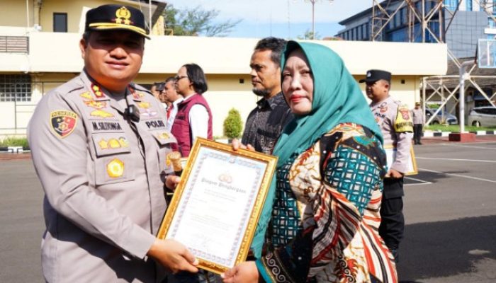 Gerak Cepat Temukan Balita yang Hilang, 8 Polisi dan 7 warga Perumnas Cilegon Terima Penghargaan dari Kapolres