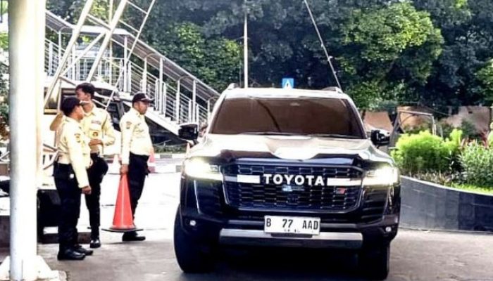Buntut Suap Ijon Proyek: Land Cruiser Bupati Bekasi Disita, Aset Lain Menyusul?