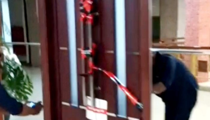 BREAKING NEWS! Dugaan Kasus Gratifikasi Jabatan, Ruang Kerja Bupati Bekasi Disegel KPK