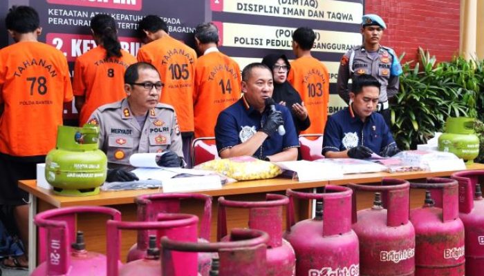 Ditreskrimsus Polda Banten Amankan Lima Orang saat Bongkar Praktik Suntik LPG Subsidi di Tangerang