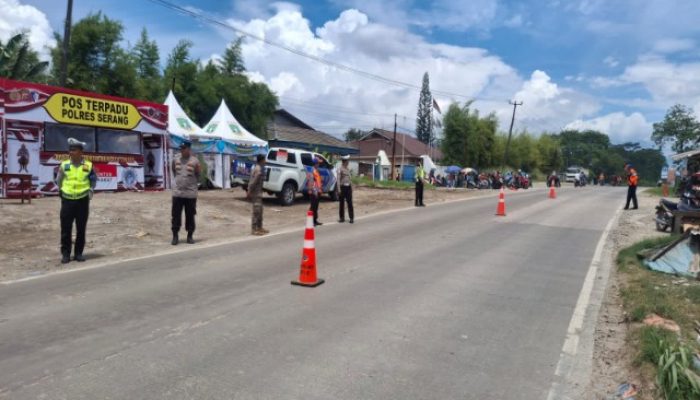 Polres Serang Banten Lakukan Penyekatan Truk Tambang Langgar Jam Operasional