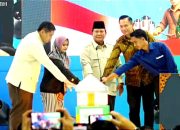 Presiden Prabowo Resmikan Akad Massal dan Serah Terima 50.030 Kunci KPR Sejahtera FLPP