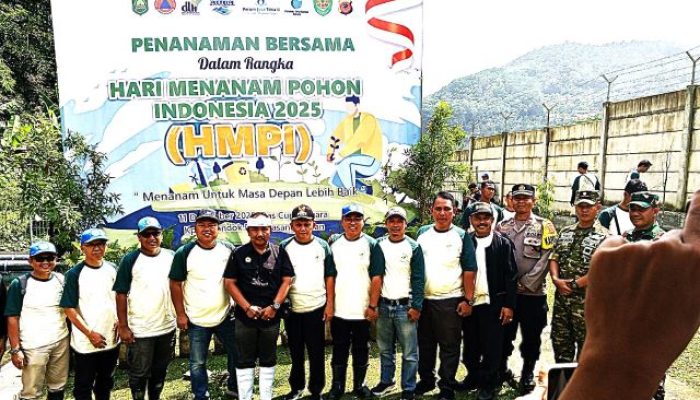 Perkuat Daya Dukung Lingkungan Sub DAS Cipunagara: AQUA Subang, Perumda Tirta Rangga, dan PJT II Tanam 1.800 Pohon