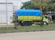 Memasuki Nataru 2026, Truk Tambang Masih Melintas di JLS Cilegon