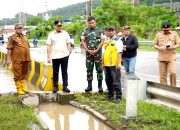Upayakan Penanganan Terpadu, Wali Kota Robinsar Tinjau Langsung Lokasi Banjir di Ciwandan