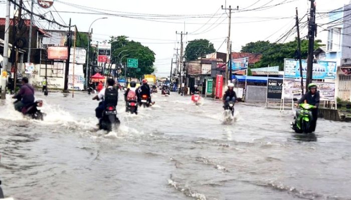 Banjir Rendam Ribuan Rumah di Kota Serang Banten