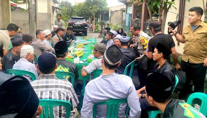 Kapolres Serang Berpamitan dengan Santri dan Pengurus Majelis Ta’lim Darul Kolot