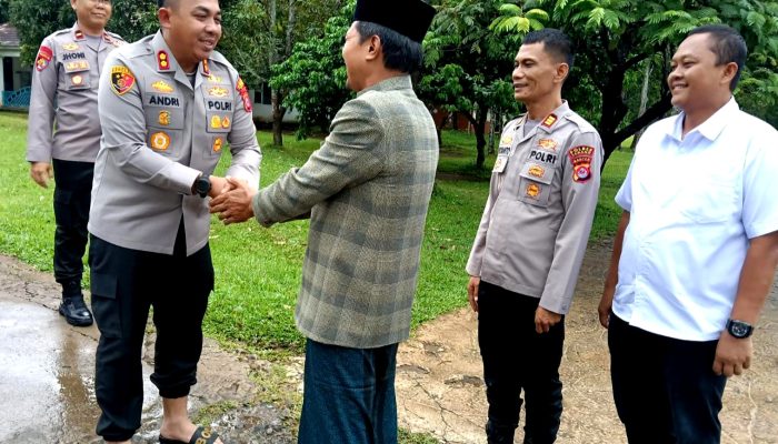 Hari Pertama Bertugas Sebagai Kapolres Serang, Andri Kurniawan Silaturahmi ke Ponpes