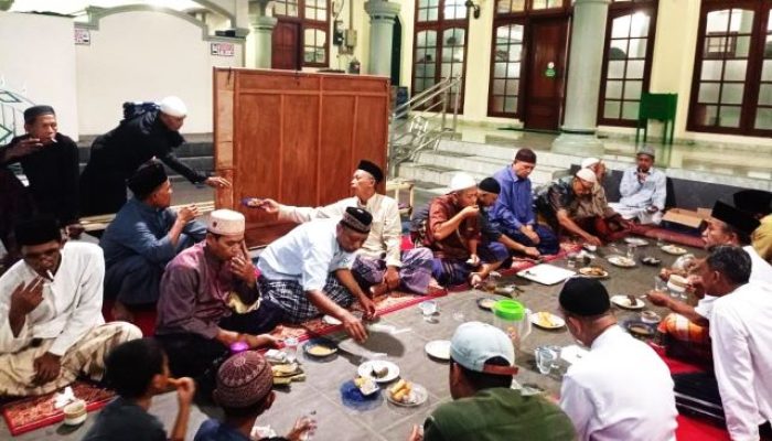 Warga Perumahan Gedong Cilegon Damai, Setiap Hari Buka Puasa di Masjid Al-Hikmah Bersama Ojol dan Musafir
