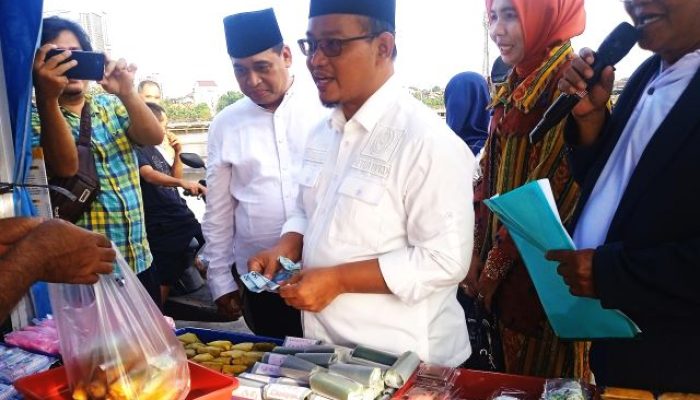 Buka ‘Kampoeng Takjil Ramadan’, Ketua DPRD Sardi: Gerakkan Roda Ekonomi UMKM Bekasi