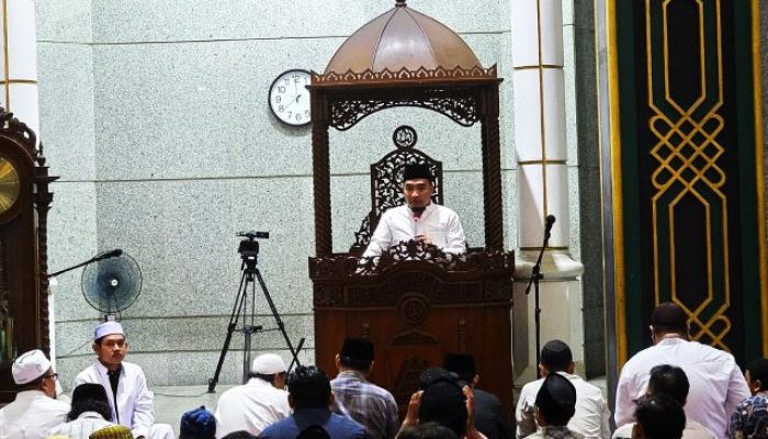 Wali Kota Cilegon Hadiri Salat Tarawih Perdana Ramadan 1447 H di Masjid Agung Nurul Ikhlas