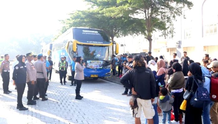 Kapolres Metro Bekasi Resmi Lepas Program Mudik Gratis, 3 Bus Bawa 150 Pemudik Pulang Kampung