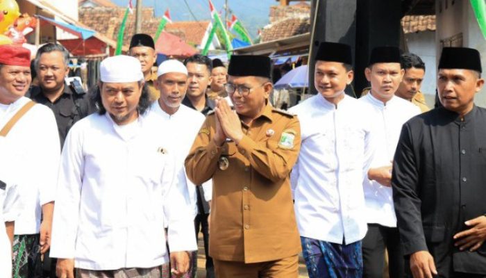Hadiri Haul ke-22, Gubernur Andra Soni Ajak Masyarakat Teladani Ulama Abuya Bustomi