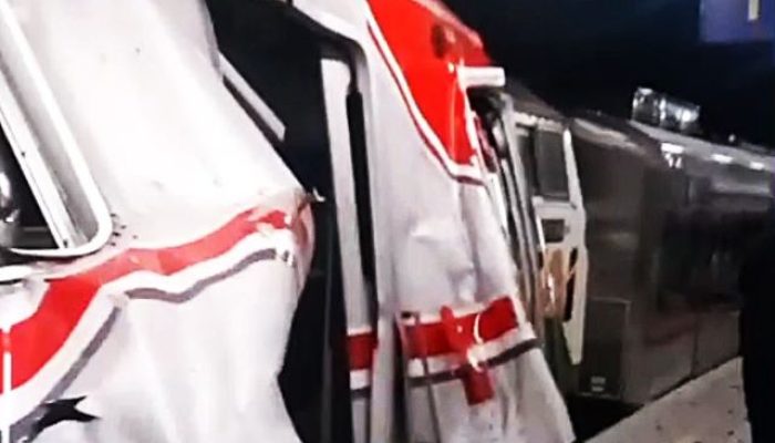 Breaking News ! Kereta Argo Bromo Anggrek Tabrak KRL di Bekasi