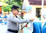 Polisi Peduli Pendidikan, Kapolres Cilegon Jadi Pembina Upacara dan Tanamkan Nilai Disiplin Sejak Dini