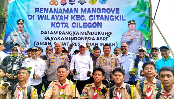 Dukung Indonesia ASRI, Kapolda Banten Bersama Wagub Didampingi Kapolres Cilegon Tanam 1.000 Bibit Pohon Mangrove