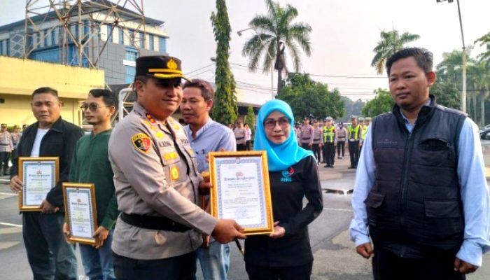 Kapolres Cilegon Berikan Penghargaan Kepada Puluhan Wartawan Aktif Sukseskan Mudik Lebaran dan Wisata