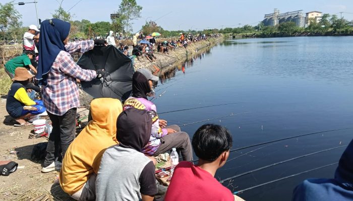 “Jumat Ceria” Kapolres Serang Temui Ratusan Pemancing Mania di Kolam Puspemkab