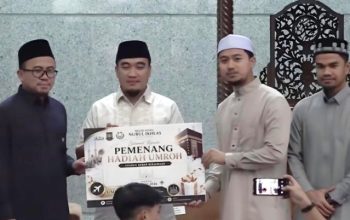 Berhadiah Umroh, Ribuan Jamaah Padati Masjid Agung Cilegon Laksanakan Shalat Subuh