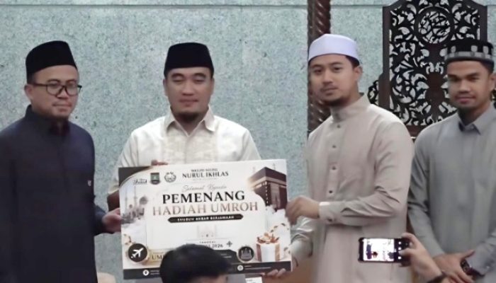 Berhadiah Umroh, Ribuan Jamaah Padati Masjid Agung Cilegon Laksanakan Shalat Subuh