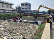 Cegah Banjir, DPUPR Kota dan Banksasuci Angkut 30 Ton Sampah Dari Kali Ledug Tangerang