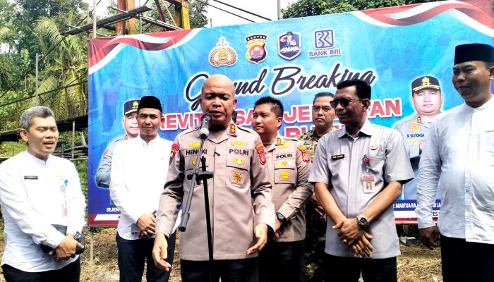 Kapolres Cilegon Dampingi Kapolda Banten Resmikan Revitalisasi JMPP Penghubung Dua Desa di Anyer Serang