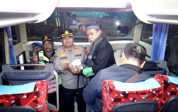 Kapolres Cilegon dan Unsur Forkopimda Melepas 13 Armada Bus Buruh ke Jakarta