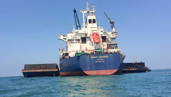 Nelayan Pulau Ampel Keluhkan Bongkar Batubara di Tengah Laut