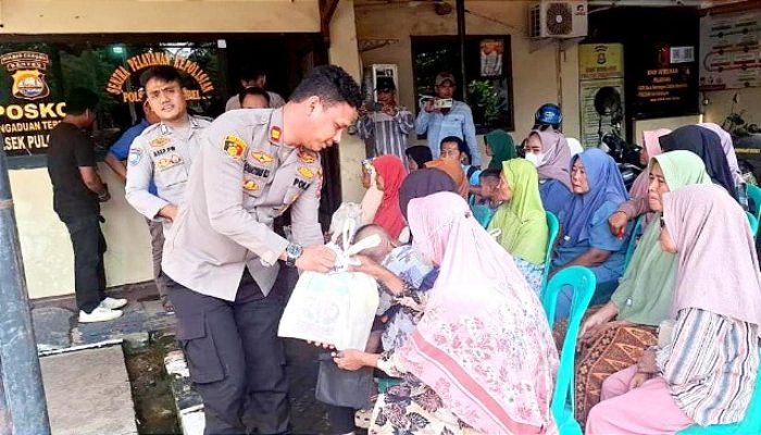 Polsek Puloampel Cilegon Banten Rutin Patroli dan Berikan Bantuan Sembako Lansia Jompo