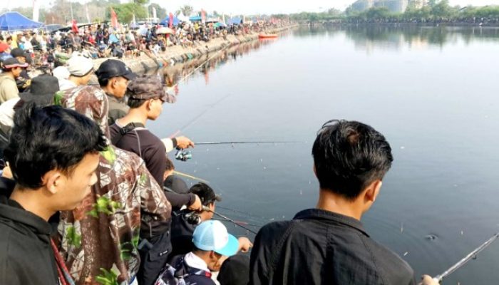 Sambut HUT Bhayangkara, Ratusan Warga Antusias Ikuti Lomba Mancing Mania Polres Serang