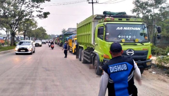 Sudah Ada Larangan, Truk Pengangkut Hasil Tambang Masih Tetap Beroperasi